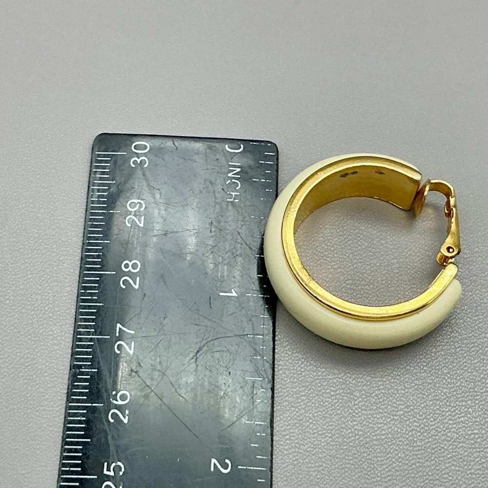 Vintage Avon Earrings Off White Enamel Gold Tone Hoop Clip On 1.5